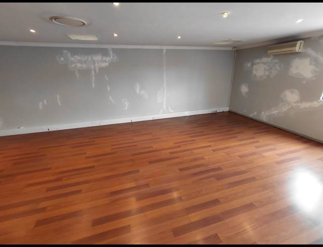 103M² OFFICE TO LET IN FOURWAYS